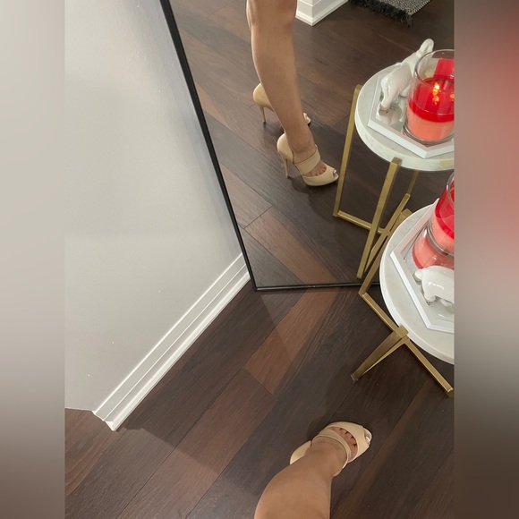 Aldo Women's Elegant Beige Peep Toe Heels - Picture 4 of 4